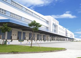 廠房工業(yè)提升門廠家,如何預(yù)防空氣當(dāng)中病毒的濃度？【廣州奇翔】