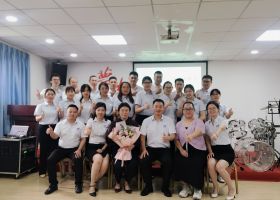 工業(yè)快速門廠家-廣州奇翔！進行專業(yè)知識的培訓！