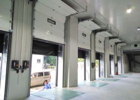 澳門工業(yè)滑升門,車間改造提升企業(yè)形象！-廣州奇翔