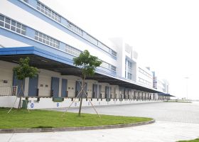 室內(nèi)倉(cāng)庫提升門,室外也可用廣泛應(yīng)用-廣州奇翔